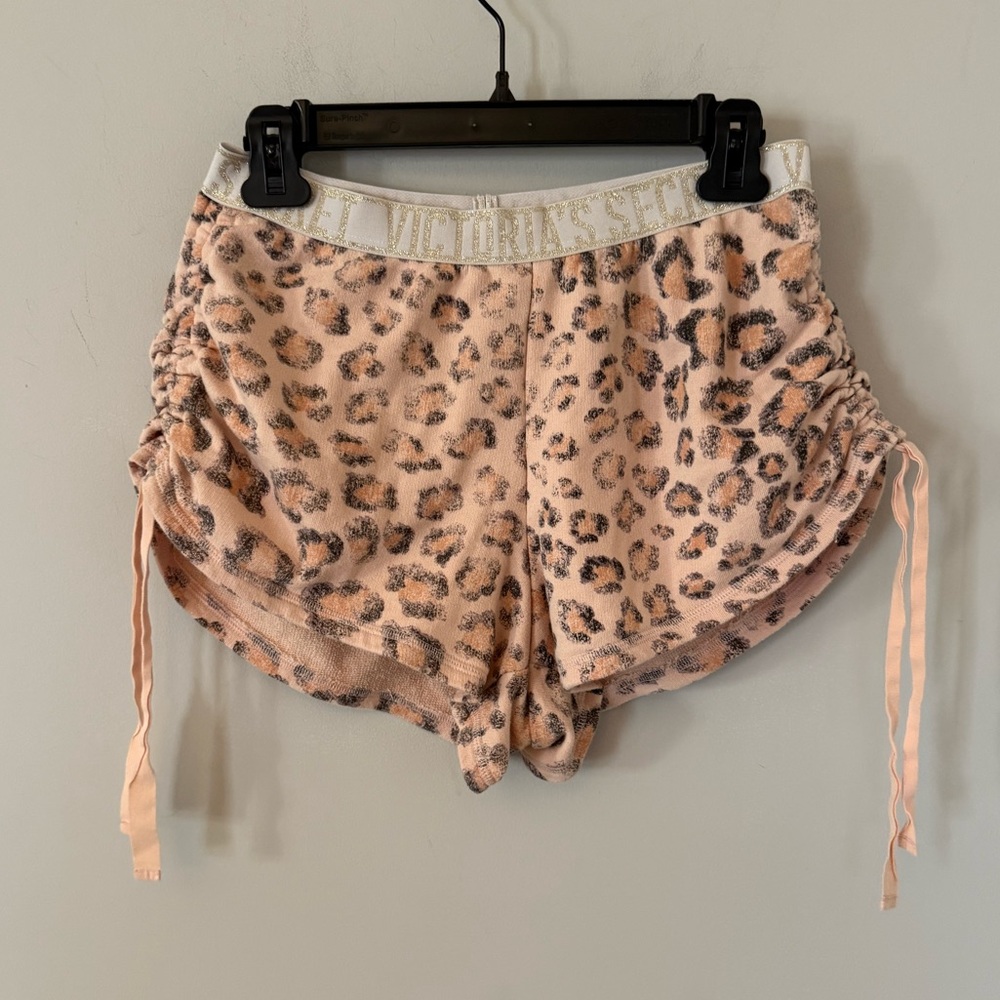 Victoria’s Secret tan cheetah print sleep shorts. M
